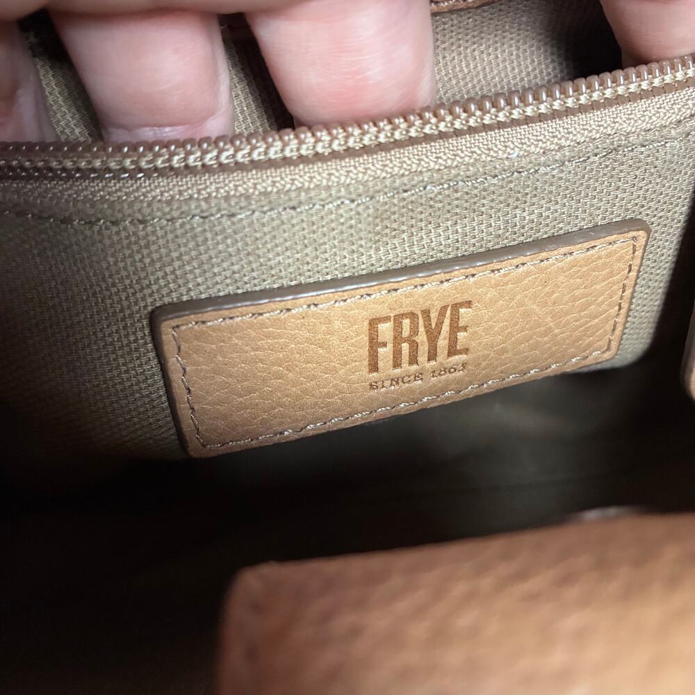 Vintage Frye Tan Pebbled Leather Studded Stitch Hobo Crossbody Bag Dust Bag Y2K - Picture 16 of 16